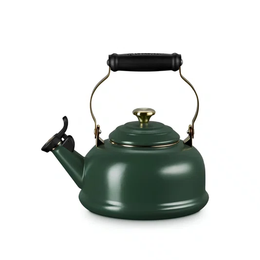 Chaleira Clássica com Apito Verde Foret Puxador Dourado 1,6l - Le Creuset