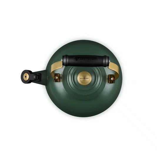 Chaleira Clássica com Apito Verde Foret Puxador Dourado 1,6l - Le Creuset