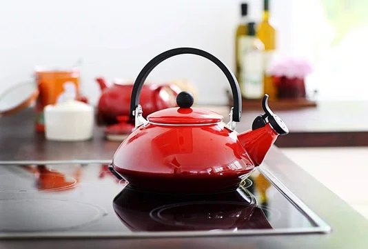 Chaleira Zen Vermelha 1,5L - Le Creuset