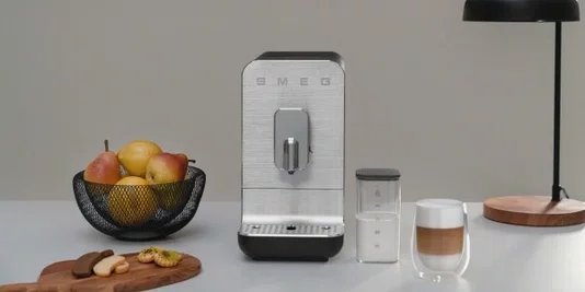 Máquina de Café Automática com Sistema de Leite, Anni 50, Preto, 220v - Smeg