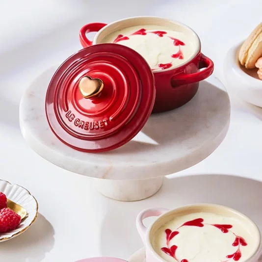 Mini Cocotte 10cm com Pegador Coração Dourado Vermelho Cerise - Le Creuset