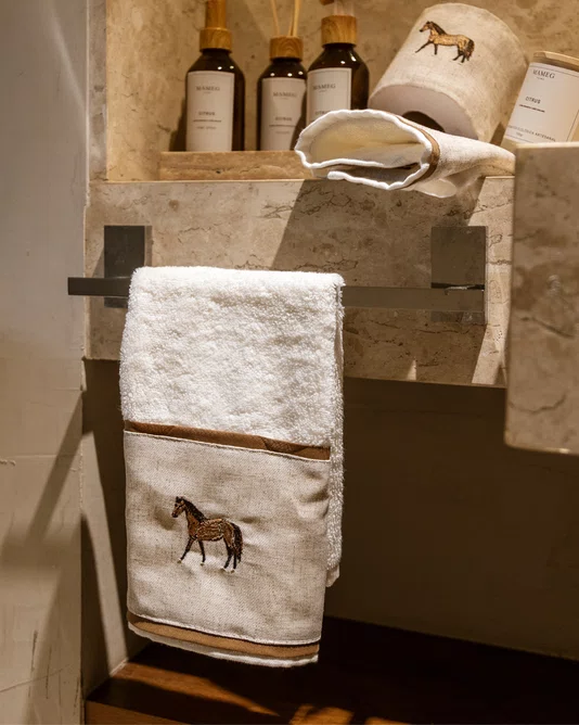 Toalha de Lavabo em Algodão com Bordado Localizado de Cavalo - Mameg