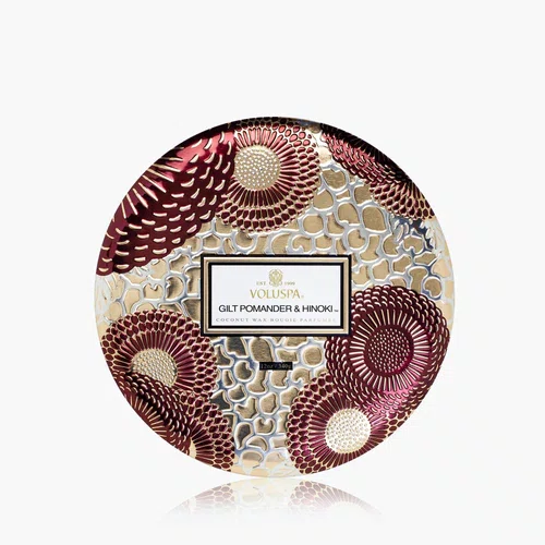 Vela Lata 3 Pavios 60h Relevo Gilt Pomander e Hinoki - Voluspa