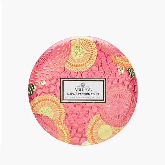 Vela Lata 3 Pavios 60h Relevo Napali Passion Fruit - Voluspa