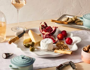 Prato de Servir 36cm Ruffle Branco - Le Creuset