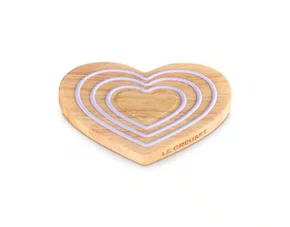 Suporte de Panela em Madeira Coração 20cm - Le Creuset