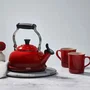 Chaleira Classica com Apito Cerise 1,6l - Le Creuset