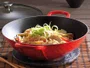 Wok 32cm com Tampa de Vidro Vermelho Cerise - Le Creuset